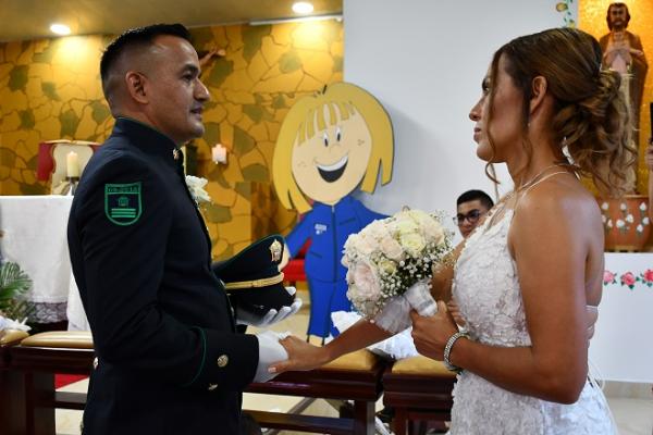 Policías casándose 