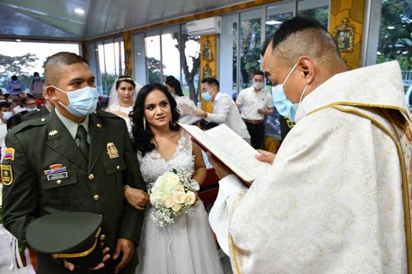 padre casando policías 