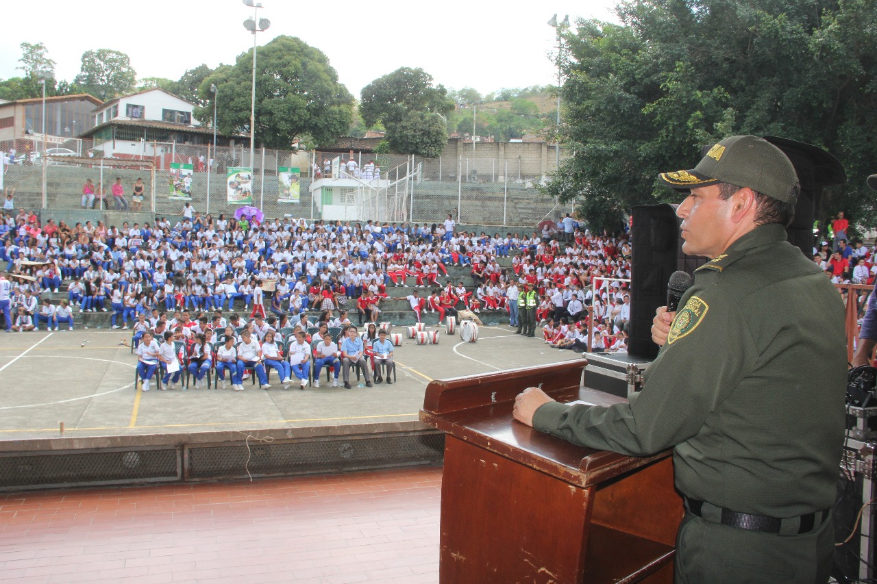 graduación DARE1
