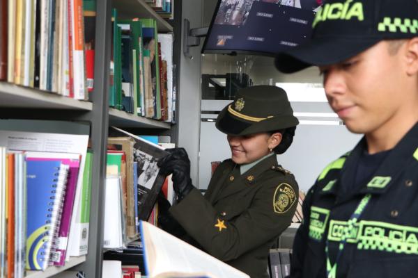 Cadetes biblioteca