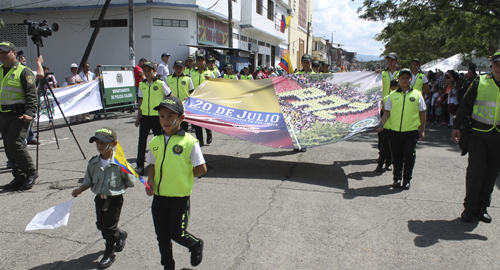 200715-desfile-20julio-caldas-policia