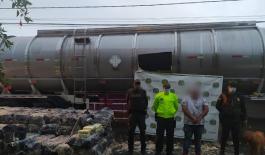 La_Policía_Nacional_evito_que_cuatro_toneladas_de_marihuana _legaran_al_mercado_nacional_e_internacional,_en_el_operativo_fue_capturada_una_persona Policía_del_Cauca_incauta_4_toneladas_de_marihuana_ocultas_en_un_camión_cisterna