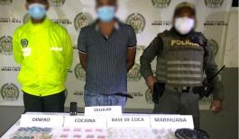 Cae alias ‘El Cabo’ por tráfico de estupefacientes en Cotorra Una persona capturada-policías custodiando-alucinógenos