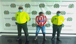 Esta persona presenta anotaciones judiciales por el delito de concierto para delinquir agravado por darse a la extorsión. Este presunto delincuente fue puesto a disposición por los delitos de concierto para delinquir agravado con fines de homicidio, tráfico, fabricación o porte de estupefacientes y extorsión