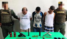 11 antecedentes judiciales suman los capturados. 3 armas de fuego, dos motocicletas y abundante munición para las mismas fueron incautadas.