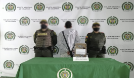 Gracias a la reacción de la Policía fue posible sacar de las calles dos armas de fuego ilegales Capturamos un hombre de 21 años por porte ilegal de armas de fuego