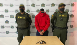 Portaba un arma de fuego tipo revolver, calibre 32 mm sin el respectivo permiso Capturamos a” Juan” por el delito de fabricación, trafico, porte o tenencia de armas de fuego