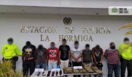 Capturados en flagrancia 8 integrantes de la Costru en el bajo Putumayo con dos armas de fuego y 12 kilos de marihuana. Capturados en flagrancia 8 integrantes de la Costru en el bajo Putumayo con dos armas de fuego y 12 kilos de marihuana.