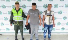 logramos_la_captura_en_flagrancia_de_dos_hombres_cometiendo_el_hurto_a_un_establecimiento_comercial estaban_hurtando_un_establecimiento_comercial