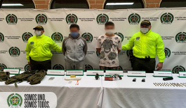 Tres capturados, un arma de fuego, munición, una granada, un supresor de sonido, entre otros elementos incautados. Tres capturados, un arma de fuego, munición, una granada, un supresor de sonido, entre otros elementos incautados.