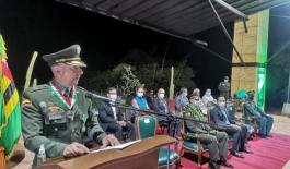 Celebración del aniversario 130 de la Policía Nacional Policía condecorado