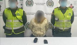 Exhaustivos controles permitien nuevamente la captura de una mujer y la incautación de 616 gramos de marihuana en el Aeropuerto. Exhaustivos controles permitien nuevamente la captura de una mujer y la incautación de 616 gramos de marihuana en el Aeropuerto.