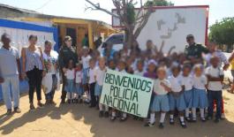 Entrega-de-sillas-en-colegio-del-corregimiento-de-Pueblo-Nuevo Entrega-de-sillas-en-colegio-del-corregimiento-de-Pueblo-Nuevo