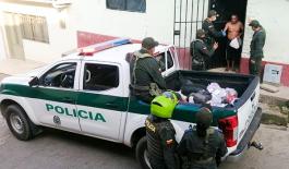 Policía_del_sur_del_Cauca_hace_entrega_de_mercados_a_personas_de_escasos_recursos Actividad_comunitaria_de_la_Policía_Nacional_en_el_municipio_del_Patía_Cauca