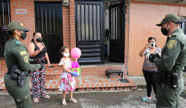 Celebramos los cumpleaños a Juan Pablo, Samara y a la preciosa Elenita en medio de la emergencia sanitaria , llegamos de sorpresa en busca de aquellas personas mágicas que cumplirían años.