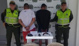Dos hombres fueron capturados en flagrancia mediante persecución por el delito de hurto Al-ser-interceptados-estos-pierden-el-control-del-vehículo-y-colisionan-contra-un-barranco