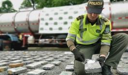La droga tiene un avaluó comercial de más de 2.500 millones de pesos. En caleta adherida a la parte trasera del remolque de un camión fueron hallados 300 kilos de estupefacientes