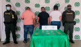 Cayeron dos hombres y una mujer dedicados al cambiazo de tarjetas a usuarios en cajeros electrónicos en Barrancabermeja. policia-magdalena-medio-capturados-cambiaso
