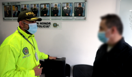 Fueron recuperados varios elementos avaluados en $25.000.000 Policía entregando elementos recuperados