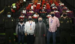 De manera sorpresiva le cumplimos el sueño de ir a cine a un grupo de niños y niñas en Sabaneta De manera sorpresiva le cumplimos el sueño de ir a cine un grupo de niños y niñas en Sabaneta