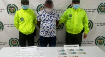 1 persona capturada-policías custodiando-alucinógeno incautado-dinero en efectivo incautado
