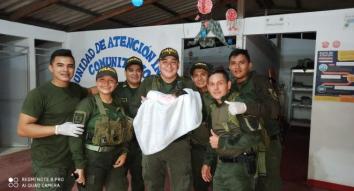Para nuestros uniformados la satisfacción del deber cumplido siempre trabajando con el compromiso de servir a la comunidad. La mamita y su compañero sentimental agradecen hoy enormemente a los policiales.