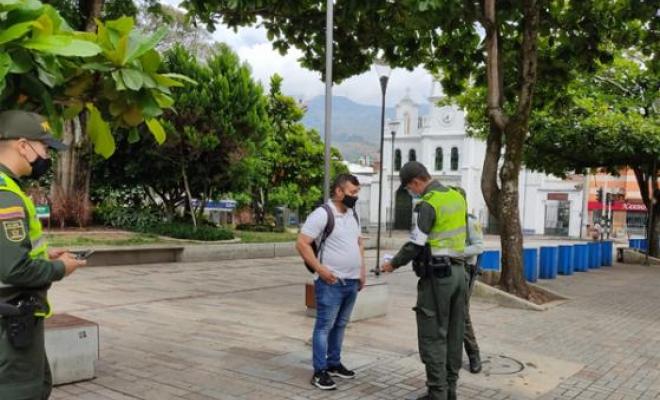 Resultados del toque de queda continuo en el Valle de Aburrá Resultados del toque de queda continuo en el Valle de Aburrá