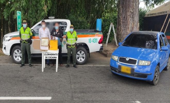 En medio de las tapas de dos cajas de cartón fue hallado clorhidrato de cocaína | Policía Nacional de Colombia
