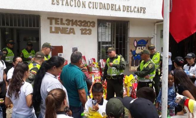 La policía metropolitana de Pereira brinda su amor y entrega en pro de los animales | Policía Nacional de Colombia