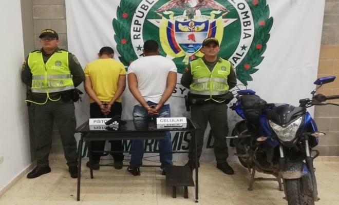 En rápida acción dos sujetos fueron capturados en flagrancia por hurto y porte ilegal de armas | Policía Nacional de Colombia