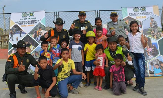 Llevamos actividades de recreación a niñas y niños del barrio Los Robles |  Policía Nacional de Colombia